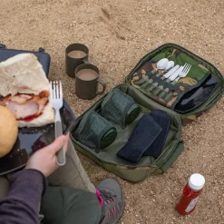 Trakker DPM Luxus Speiseset -Astral Camping ad trakker deluxe food set dpm lifestyles 3
