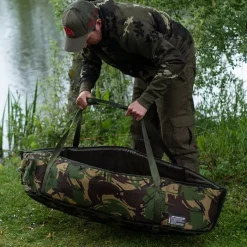 Trakker DPM Crib, Ovale Abhakmatte -Astral Camping trakker dpm oval crib in use 3