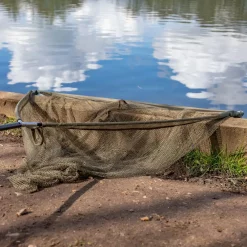 Trakker Sanctuary T3 Kescher -Astral Camping trakker sanctuary t3 landing net lifetsyle 1